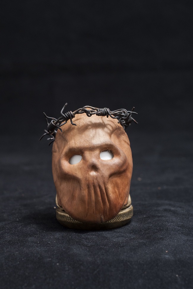 "Стіна з ножицями" і маски для яєць: Bob Basset та Гамлет Зіньковський покажуть "Предмети" на Ukrainian Fashion Week 2019